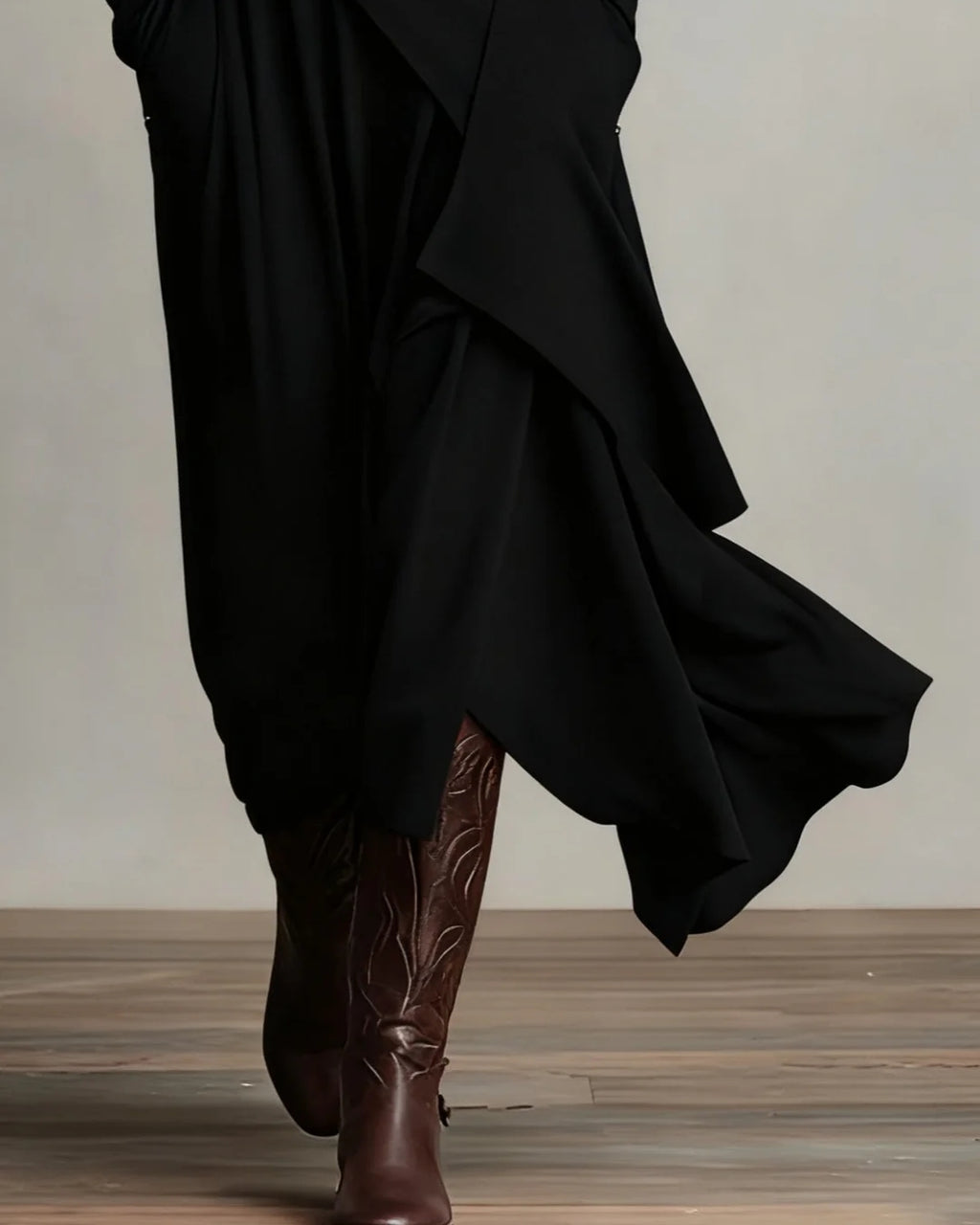 GIORGIA™ – VESTIDO MAXI PLISADO ASIMÉTRICO VIOLETA CON CUELLO ALTO