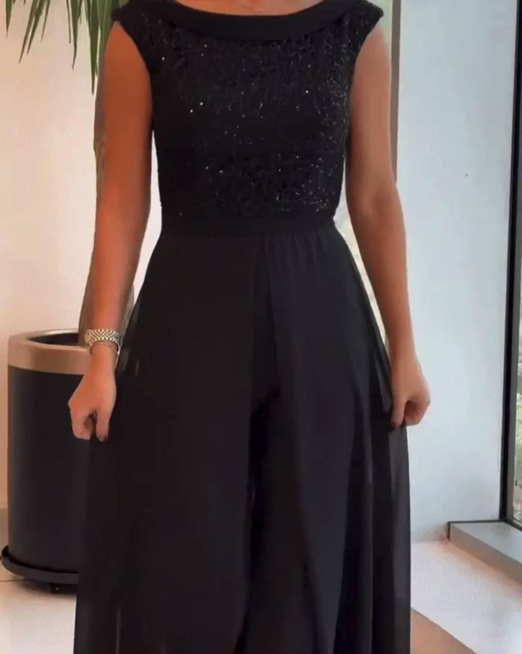 LUNA™ - MONO NEGRO SIN MANGAS